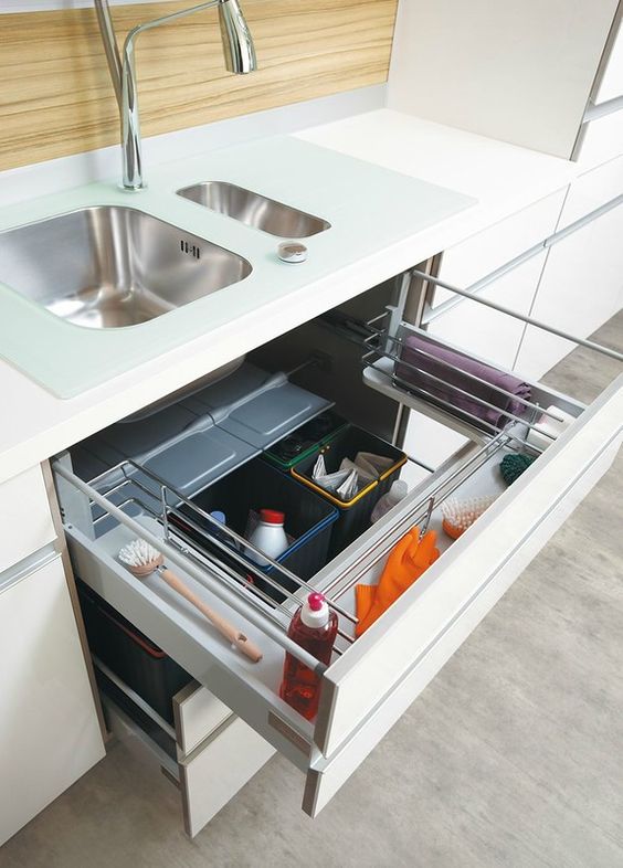 laci bawah sink untuk simpan sikat, lap, dan sabun